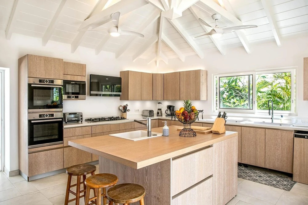 Ideal for Groups and Families, Path to Beach, Huge Pool, Exclusive Gated Community, AC, Wifi