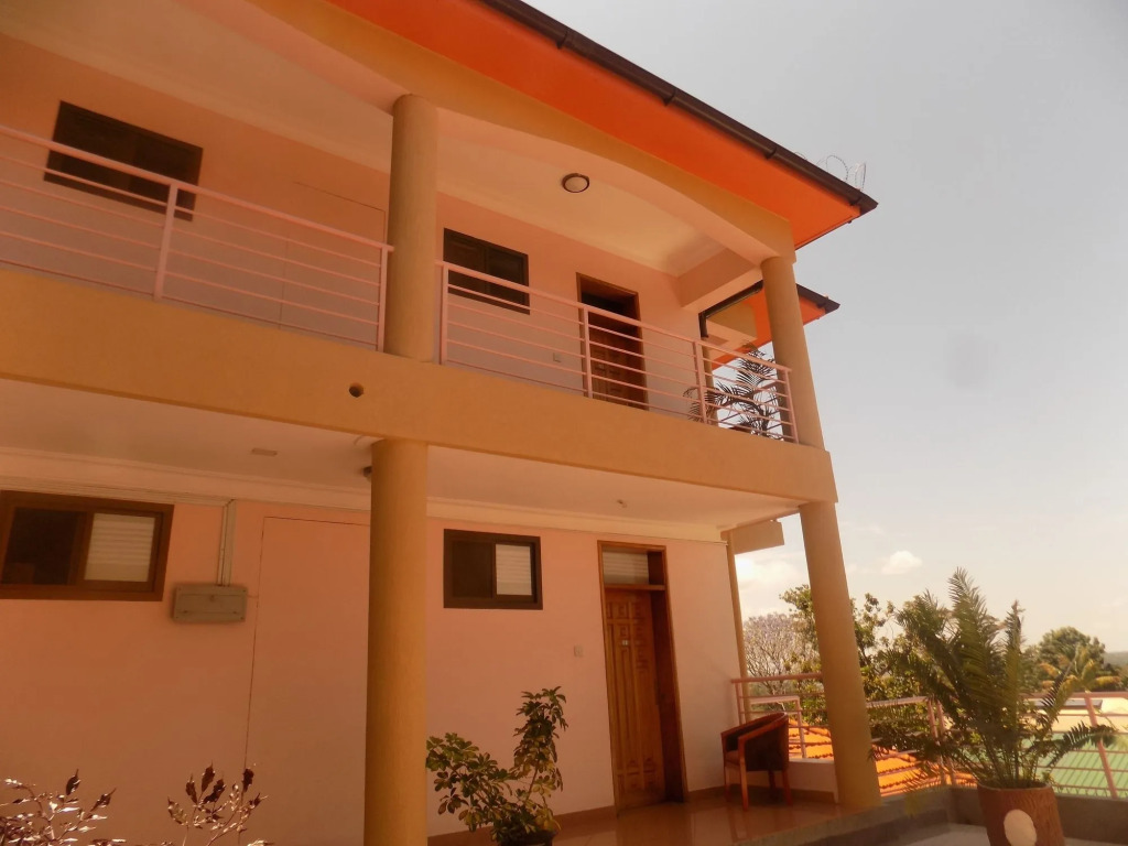 Entebbe Travelle'rs Inn