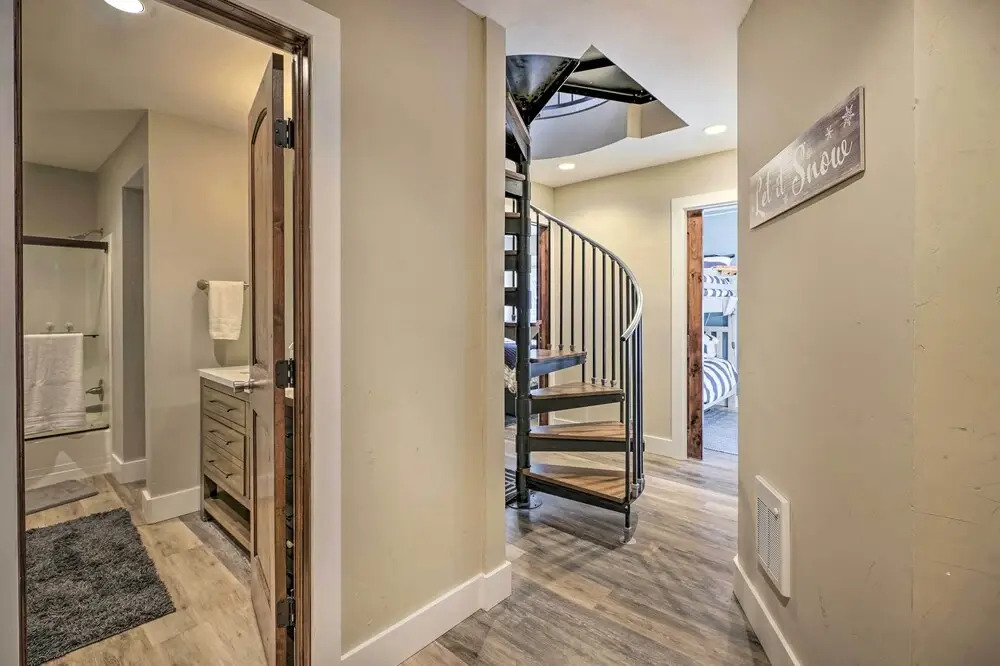 Ski-in/out Snowmass Condo w/ Community Hot Tub!