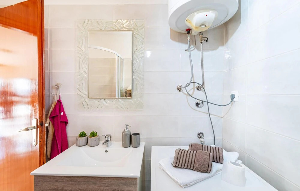 Stunning Apartment in Jasenice With 3 Bedrooms and Wifi