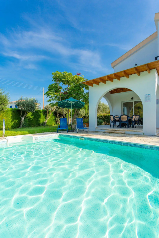 Sun Beach Villa Tria