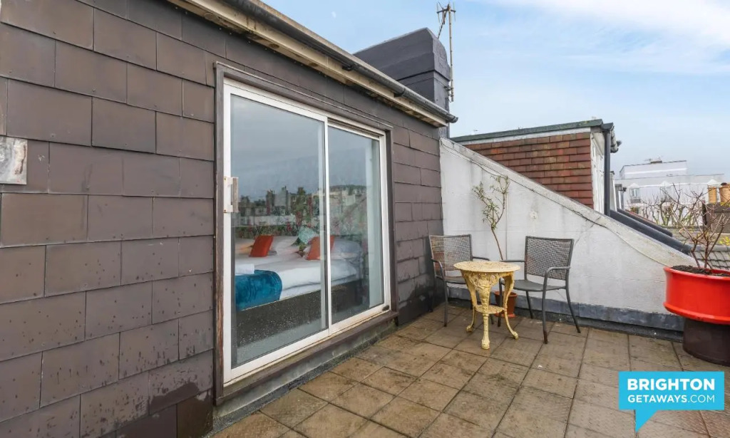Seabright Townhouse | By My Getaways | Parking for one car