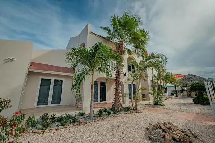 Villa de Leon suitable for 14 persons. 5 bedrooms 5 bathrooms