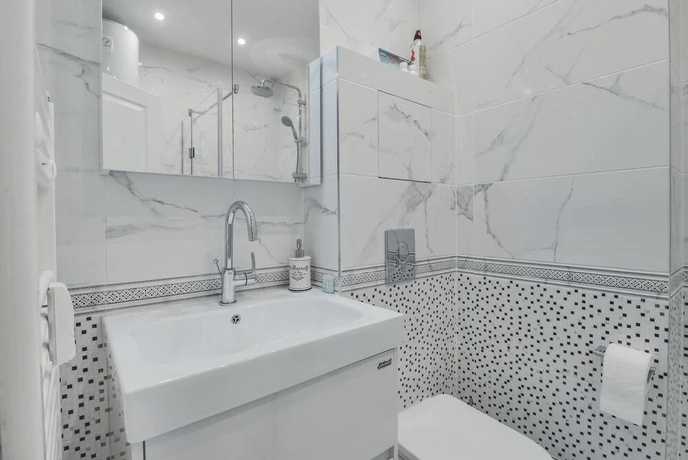 FM Deluxe 2-BDR Apartment - Simplisico