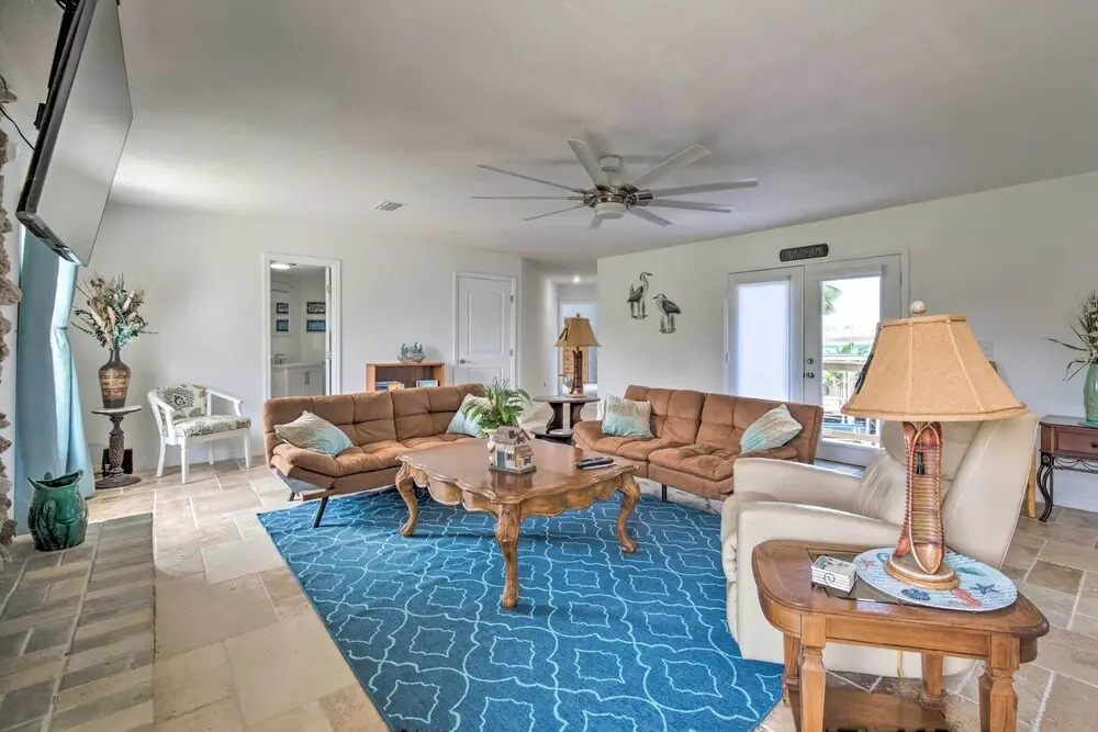 Remodeled Retreat on Homosassa River Canal!