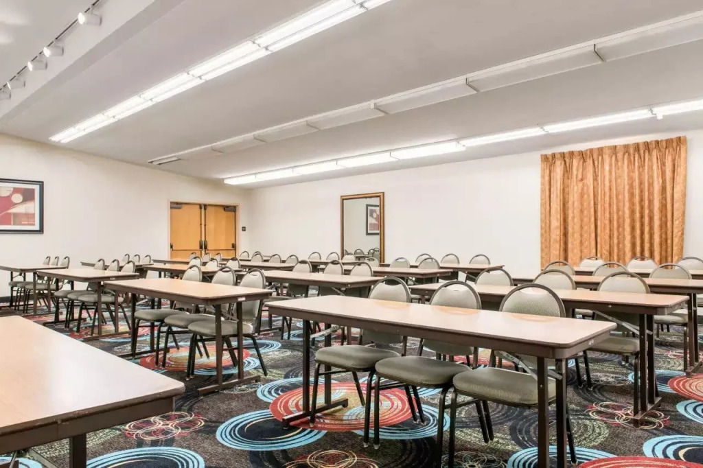 La Quinta Inn & Suites by Wyndham Miamisburg Dayton South