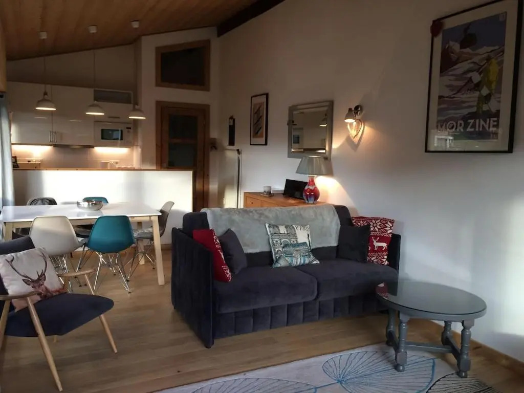 Luxury Apartment, 350m to ski lift, south facing, close to town centre