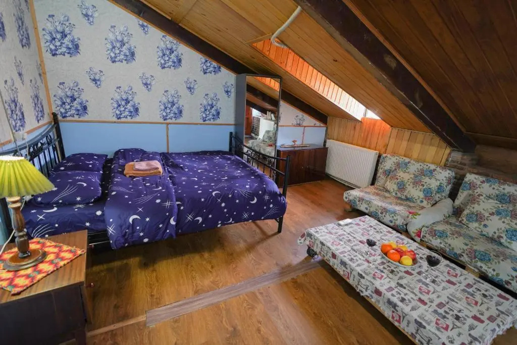 Leon Rooms