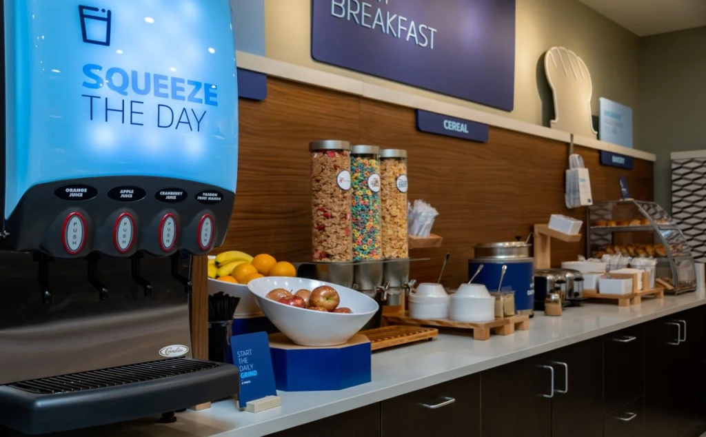 Holiday Inn Express & Suites Orlando- Lake Buena Vista by IHG