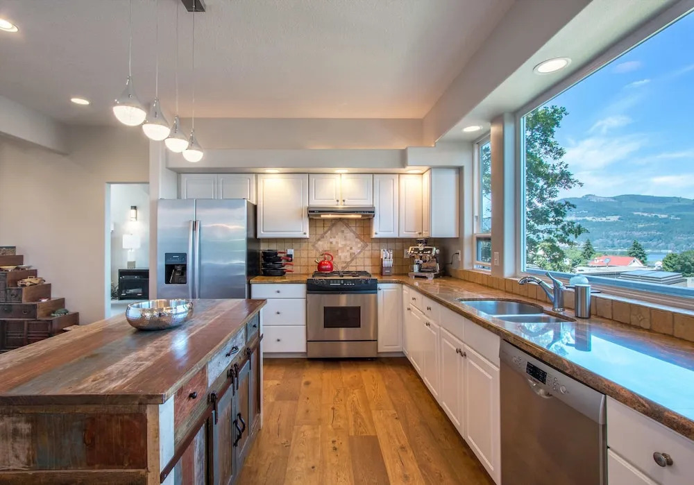 Gorge View 365 4 Bedroom Home by RedAwning