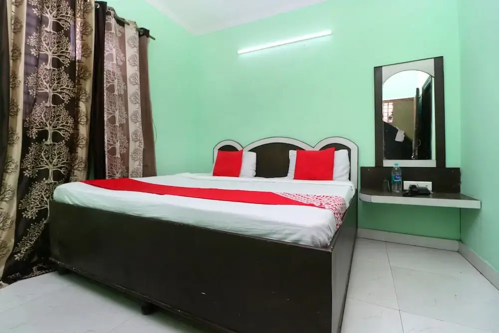 Oyo 24095 Radha Swami Guest House