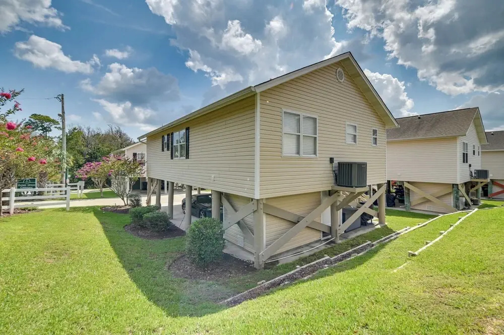 Updated Myrtle Beach Cottage w/ Shared Pool!
