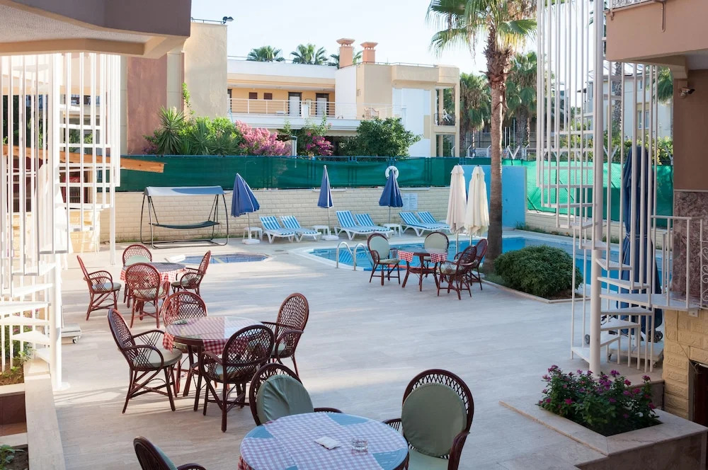 Lanova Hotel