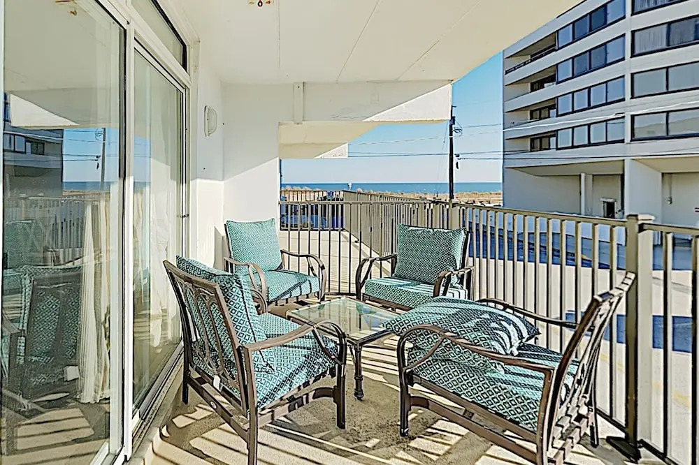 Comfy W/ Balcony & Views -- 200 To Beach! 3 Bedroom Condo