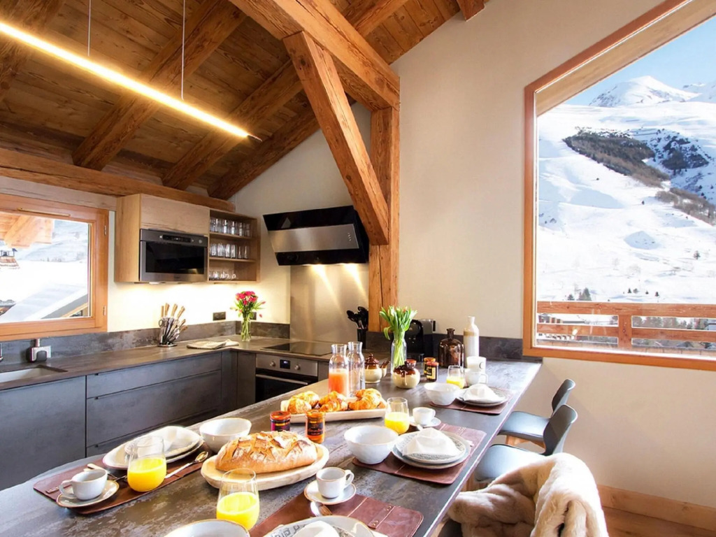 Modern 12-person chalet with panoramic views in Les Deux Alpes