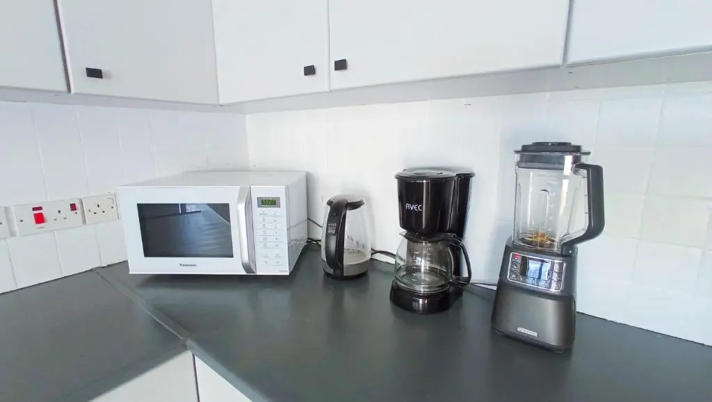 Luxury Maisonette Apartment -SEA VIEW, NETFLIX, GYM- 5 Min from Beach