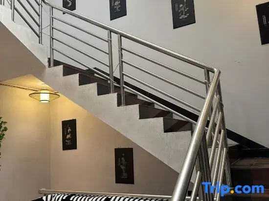 Lichuan Banshanyuan Homestay (Tenglong Cave Scenic Area)