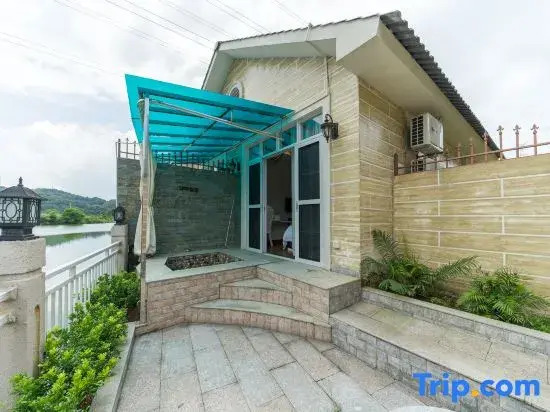 Yapotian Baishuizhai Holiday Hotel