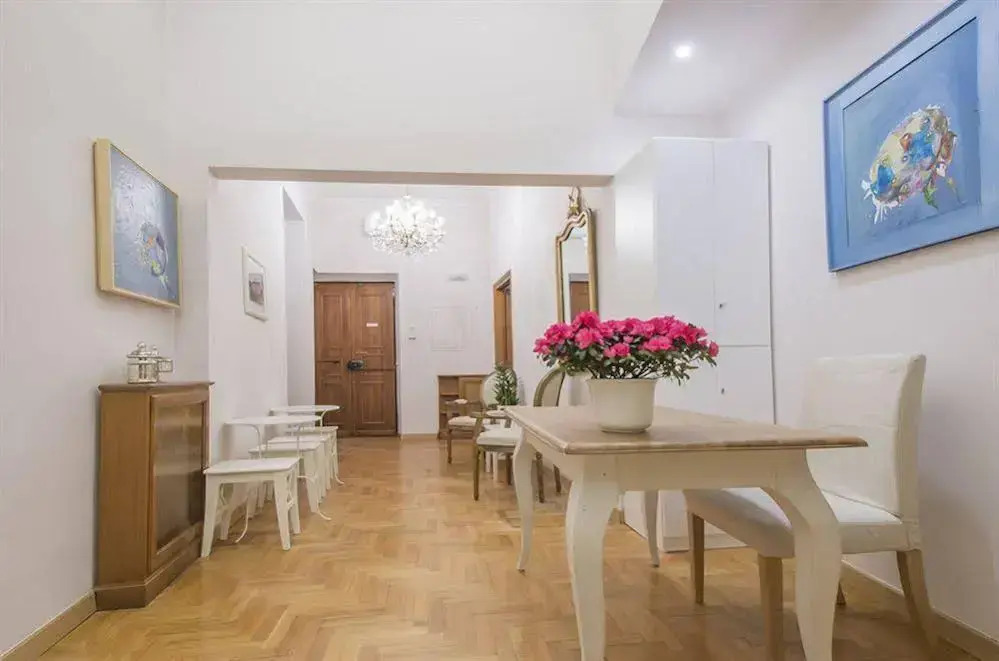 La Maison DArt Suite Pantheon