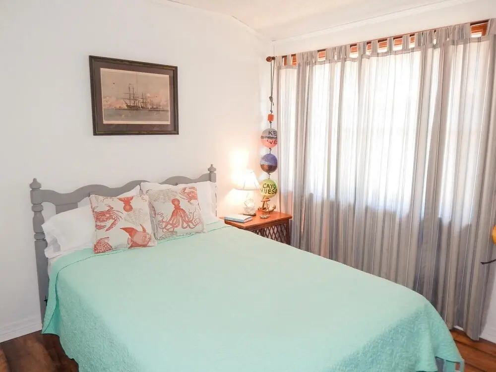 004 Shipp's Inn by ACP