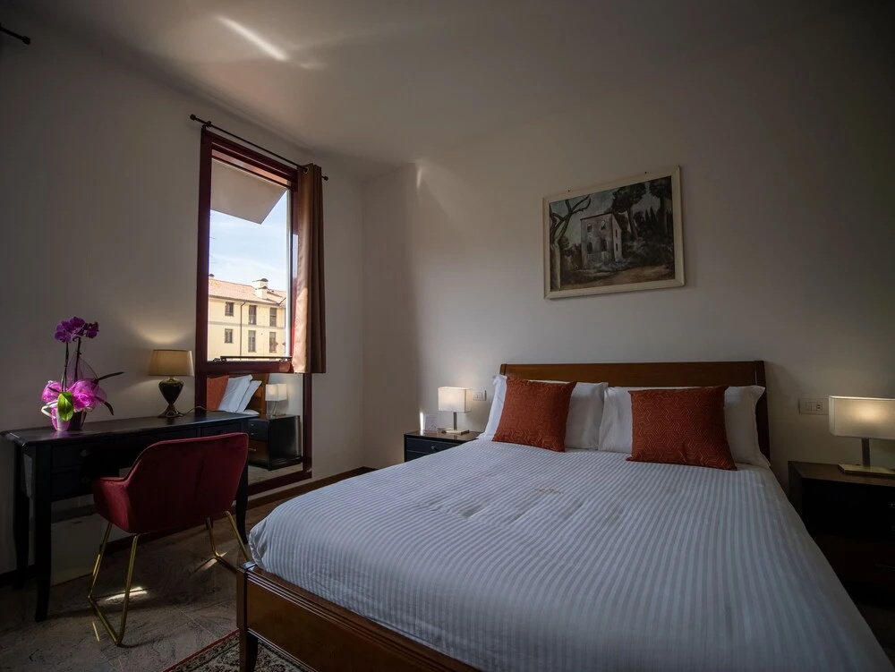 EGO Residence Ferrara & City Center Apartment