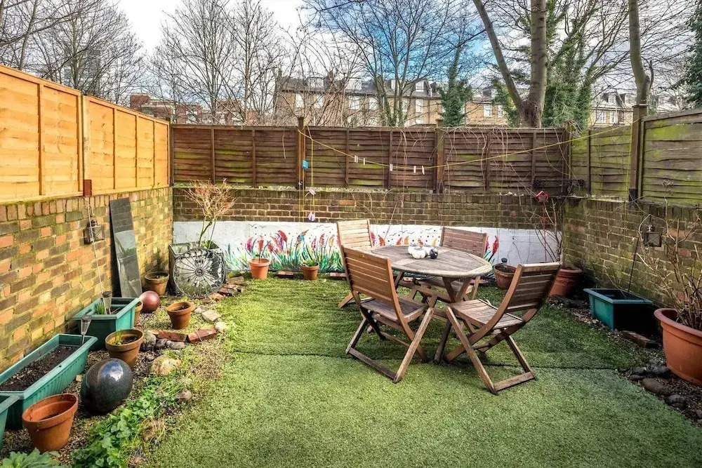 Charming flat w/ garden near Westfield (sleeps 4)