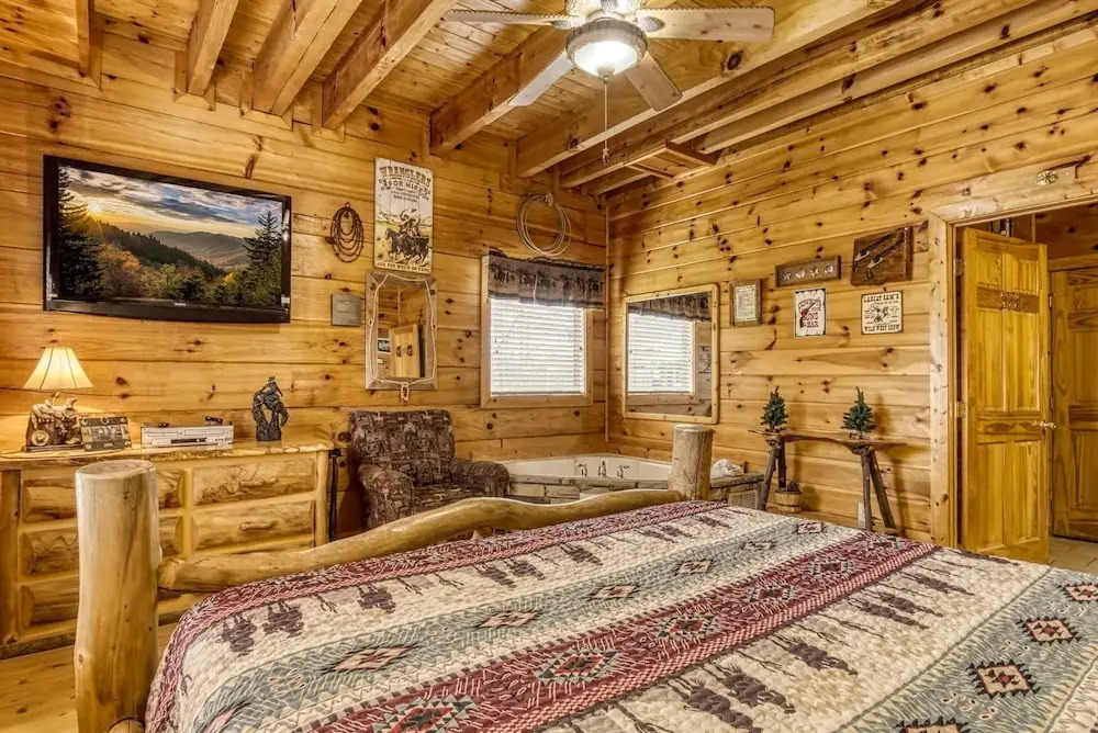 ERN854 - Wagon Wheel Lodge - Great Location! Close To All The Action! cabin