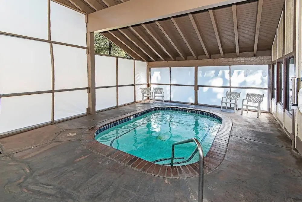 Horizons - Communal Sauna & Hot Tub!