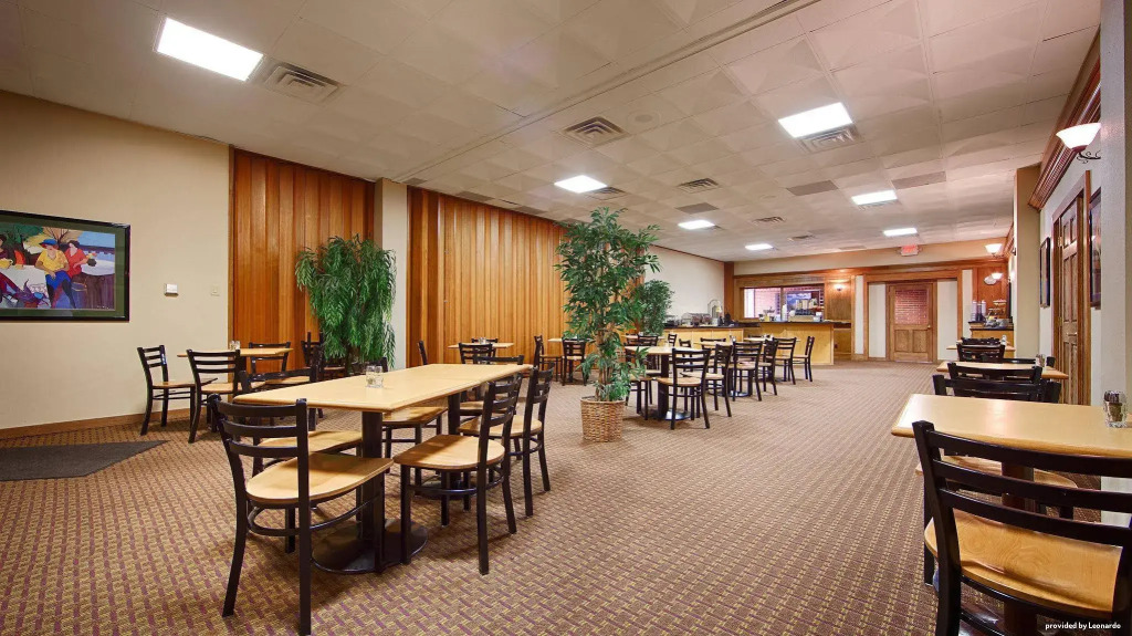Crossroads Hotel & Event Center