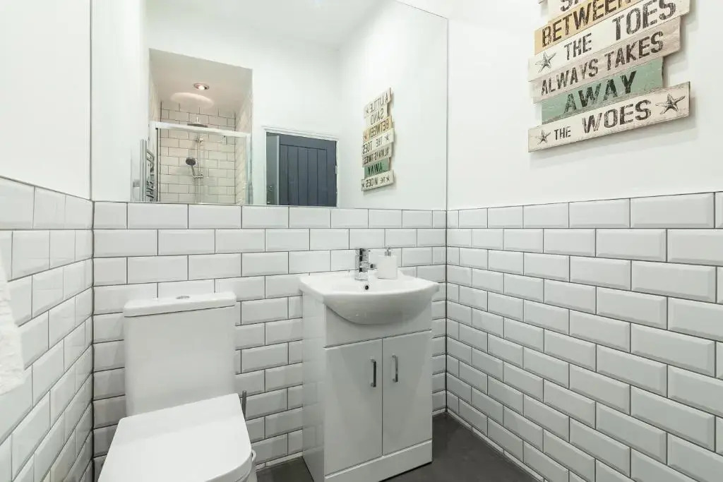 Park House - Large 3 Bedroom Victorian House, 10 Mins from Manchester