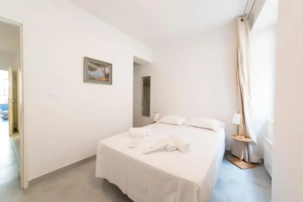 T3 Appartement HYPERCENTRE PROCHE COMMERCE- PARKING - 2 Chambres Wifi Gratuit