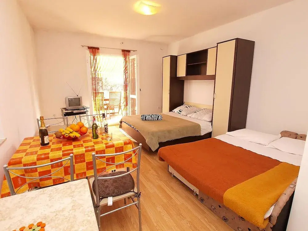 Apartment 785