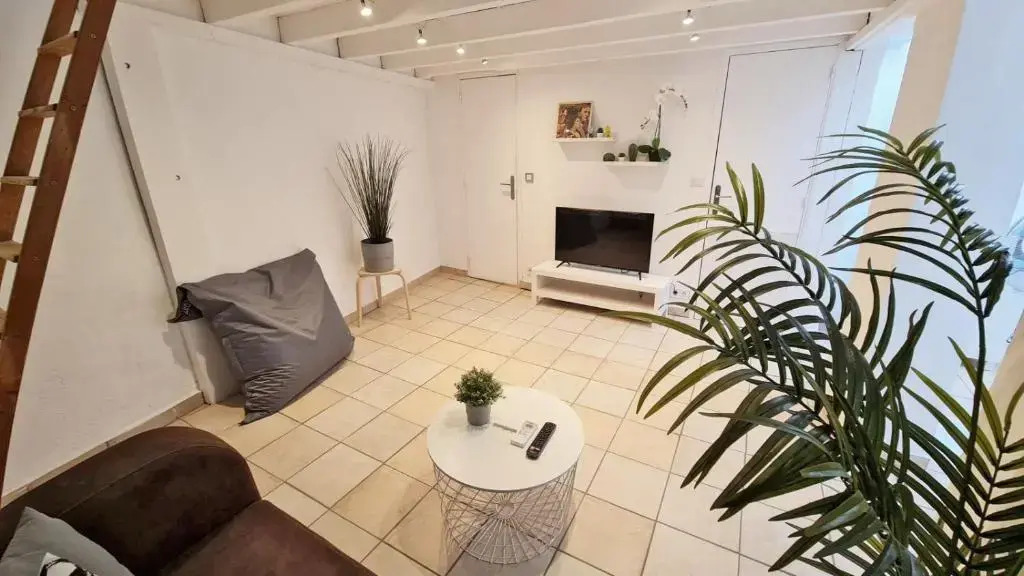 GregBnb-com - T2 CLIMATISÉ Mezzanine - Atypique - Centre Ancien