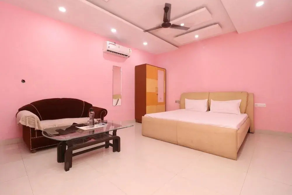 Spot On 39951 Multani Residency