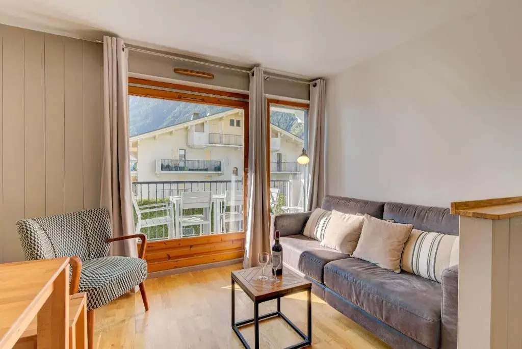Apartment Fermes du Montenvers B11 - Alpes Travel - Central Chamonix - sleeps 4-5