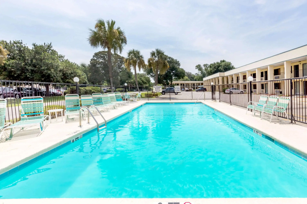 Days Inn by Wyndham Little River