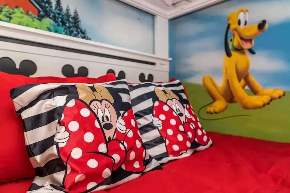 Disney Decorated Home 8min to Disneyworld Pool Spa Sleeps 22 Stl104