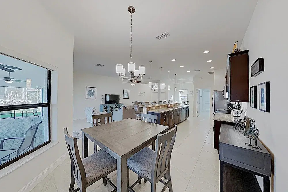 Impeccable Canal-front W/ Lanai & Caged Pool 4 Bedroom Home