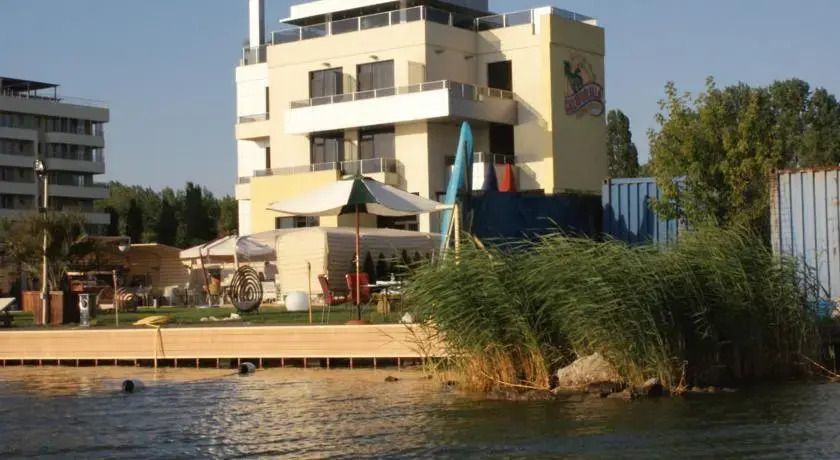 Hotel California Club by Chevalet