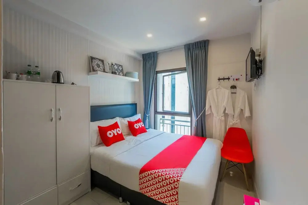 The Urban Age Deluxe by OYO Rooms