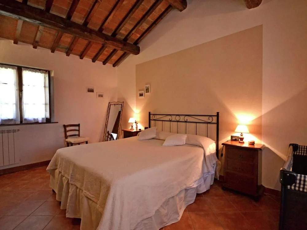 Villa in Tuscany With Pool Near Cortona