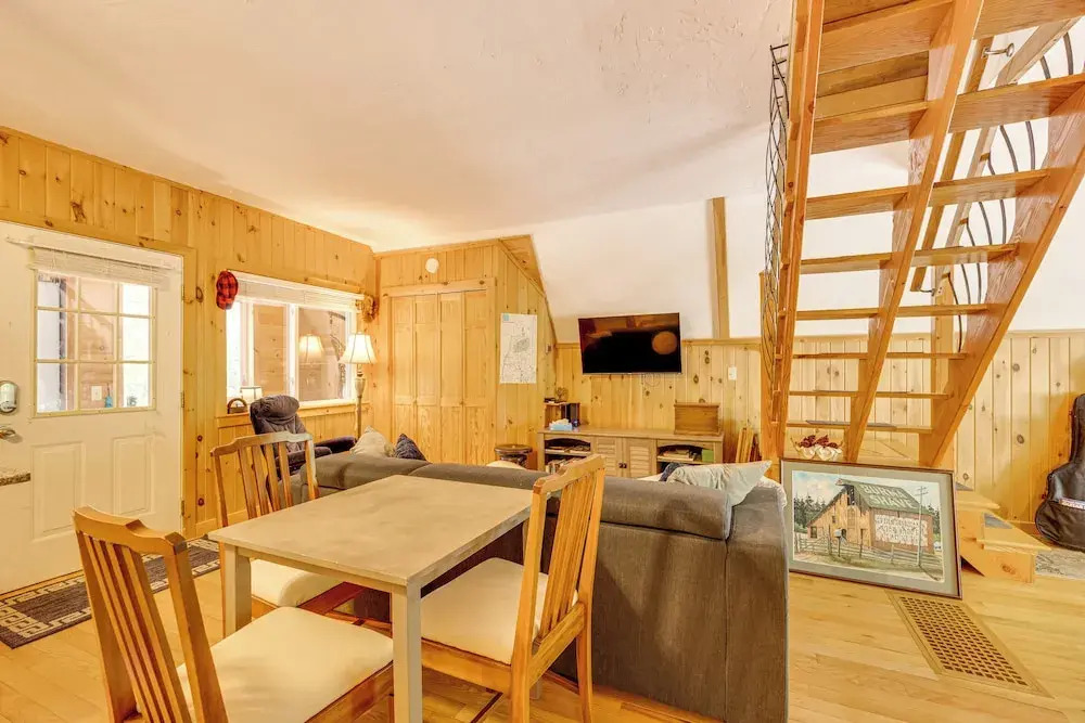 7 Mi to Ski Slopes! Cozy Madison Cabin w/ Fire Pit