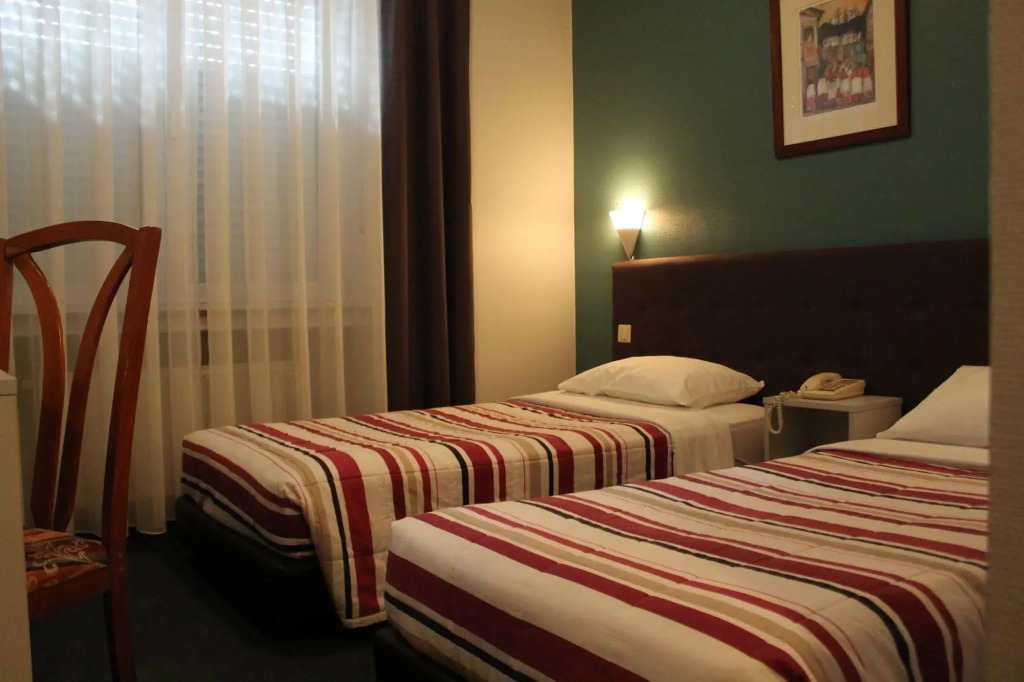 Yasha Hotel