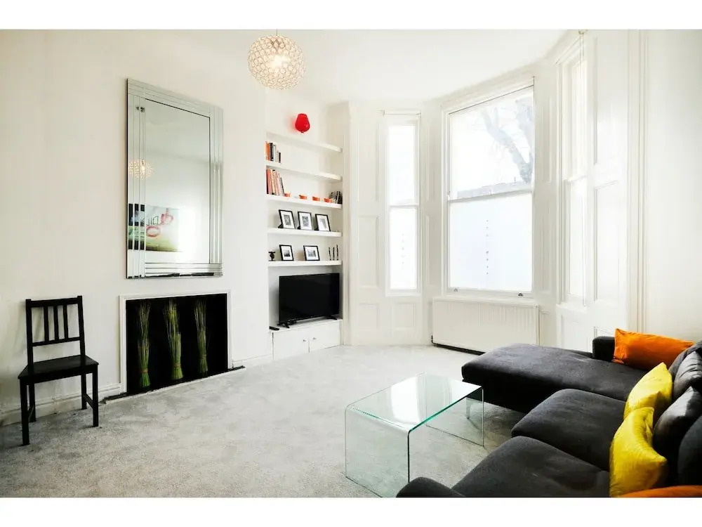 Classy, Modern 2BR Flat for 5 in Maida Hill