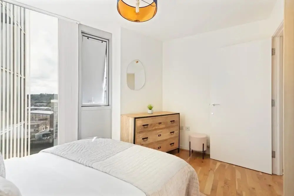 Chic 1 BDR W/balcony in Greenwich, 7mins to st