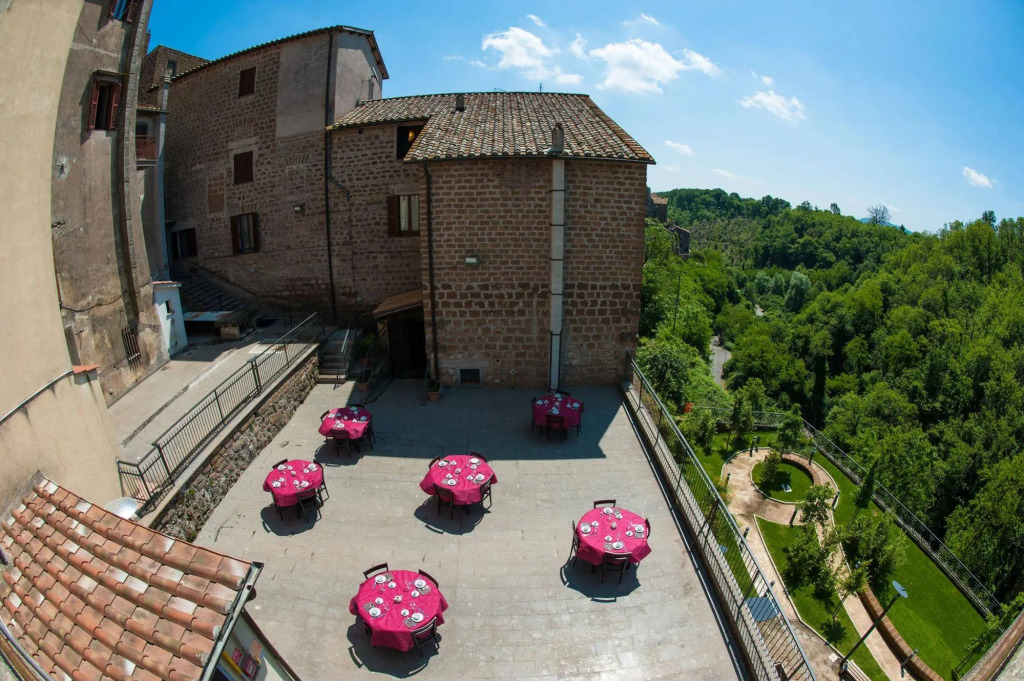 Hotel Capranica