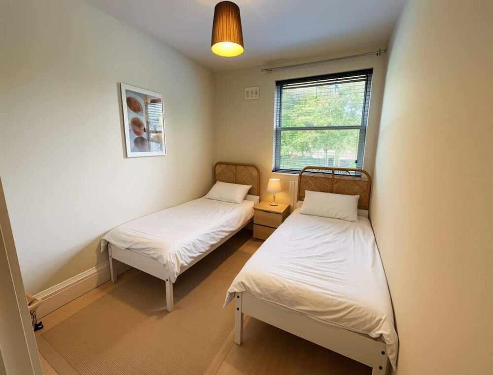 Stylish Dulwich Apartment With Parking