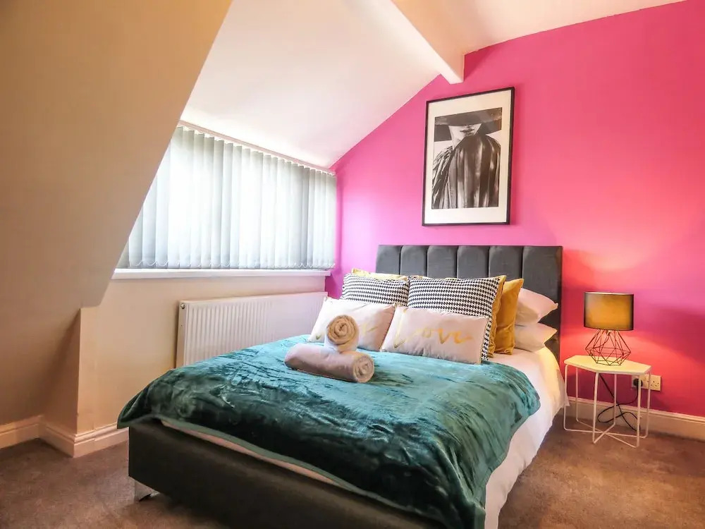 Tudors eSuites Birmingham Townhouse for Contractors