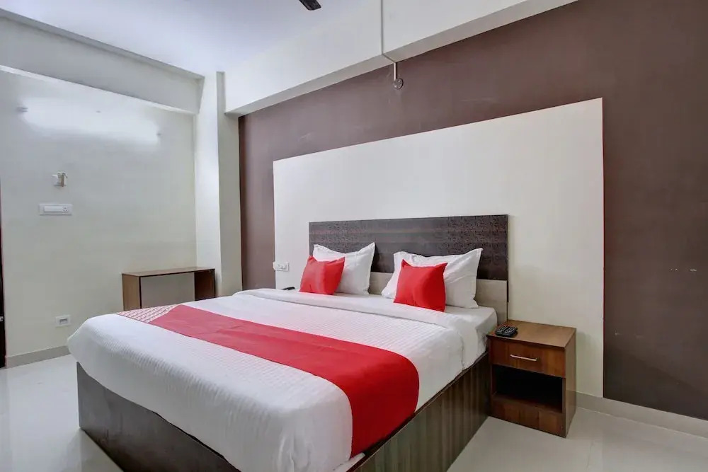 Oyo 44203 Sri Manis Residency