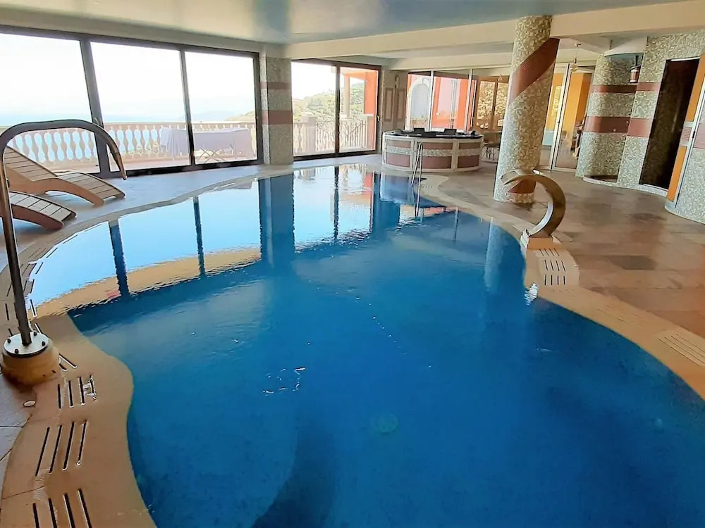 Divine Holiday Home in Giosa Marea with Sauna & Hot Tub